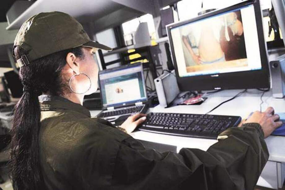 Mujer que habría grabado un vídeo pornográfico para un casting interpuso acción judicial tras enterarse de que el material fue publicado sin su consentimiento. / Archivo