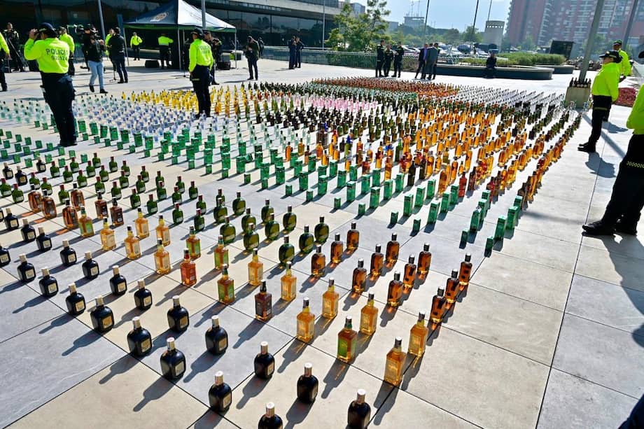 Fueron incautadas 4.077 botellas y cajas de licor adulterado y de contrabando: whiskey, aguardiente, ron, vodka, tequila, champagne, entre otros.