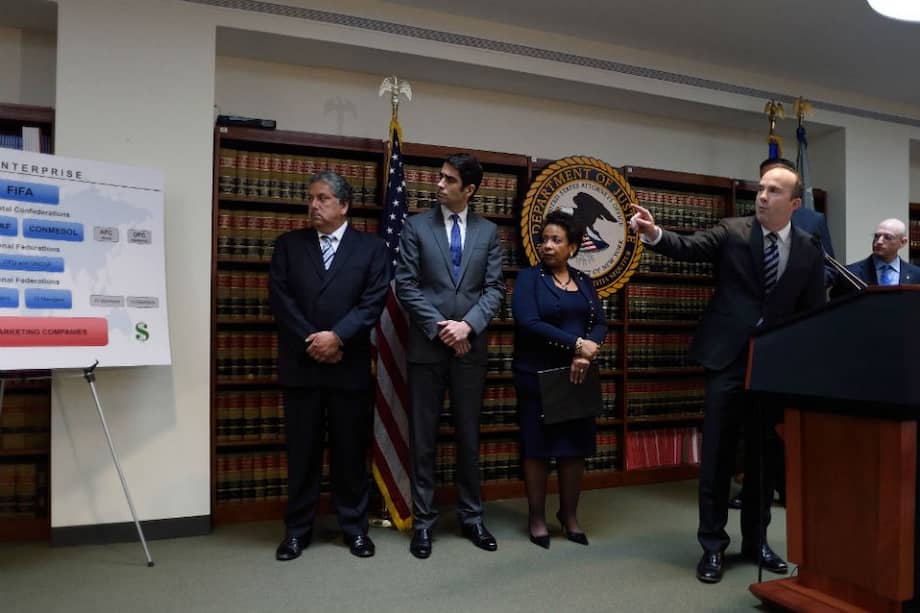 Rueda de prensa en Nueva York donde se dio a conocer los delitos por los que fueron capturados los 14 miembros de la Fifa. Foto: AFP