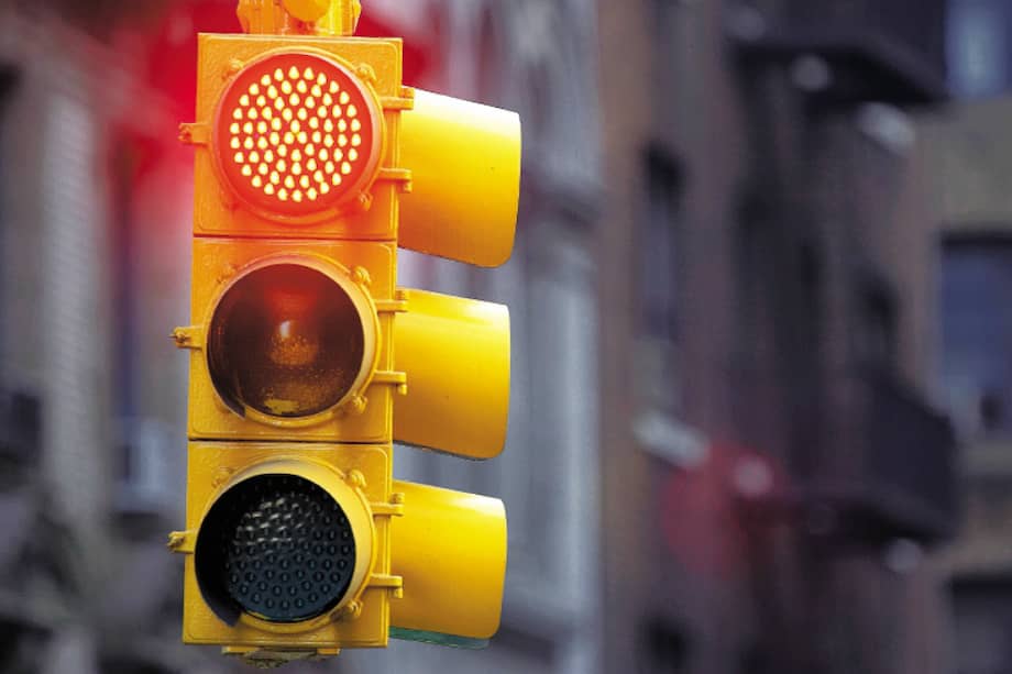 Desde que se abrió la licitación de semáforos han sido múltiples los reparos al proceso. / Archivo