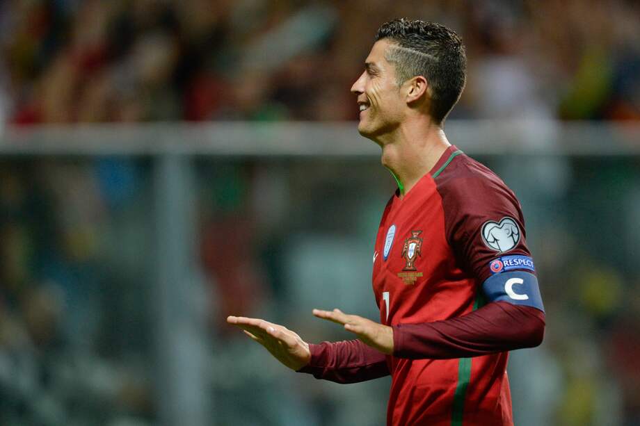 Cristiano Ronaldo celebra uno de los goles que anotó este jueves con la selección de Portugal. / EFE