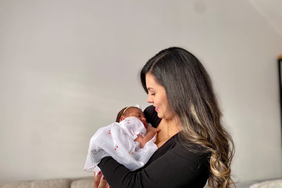 Laura Camelo y Ana Victoria, beneficiarias del programa de salud integral ‘Regreso Seguro a Casa’.