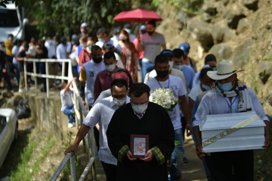 Hasta la mañana de este martes habían participado 120 personas en las tomas de ADN, con la esperanza de que las próximas entregas de cuerpos sean las de sus familiares, también víctimas de la guerra.