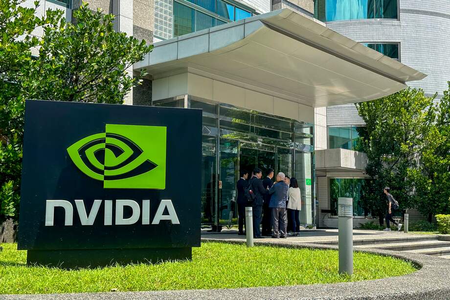La SAMR, organismo encargado de supervisar las normativas antimonopolio en China, busca determinar si Nvidia incumplió las regulaciones en sus operaciones locales. / EFE