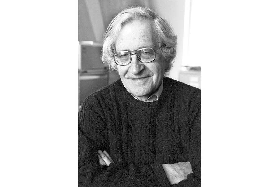 A sus 86 años, Chomsky cumple horario de oficina y atiende a admiradores de todo el mundo. / Foto: Donna Coveney-MIT