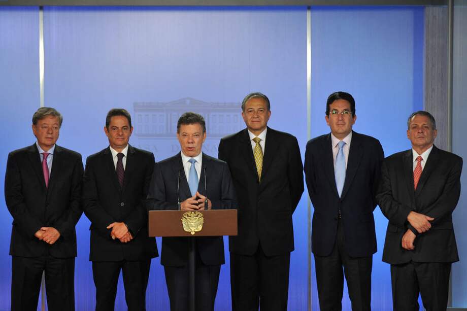 El presidente Juan Manuel Santos, ayer en compañía de Germán Vargas Lleras, Óscar Naranjo y Juan Mesa. / Presidencia