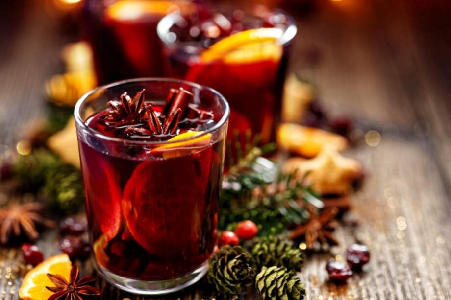 Coctel sobre una mesa