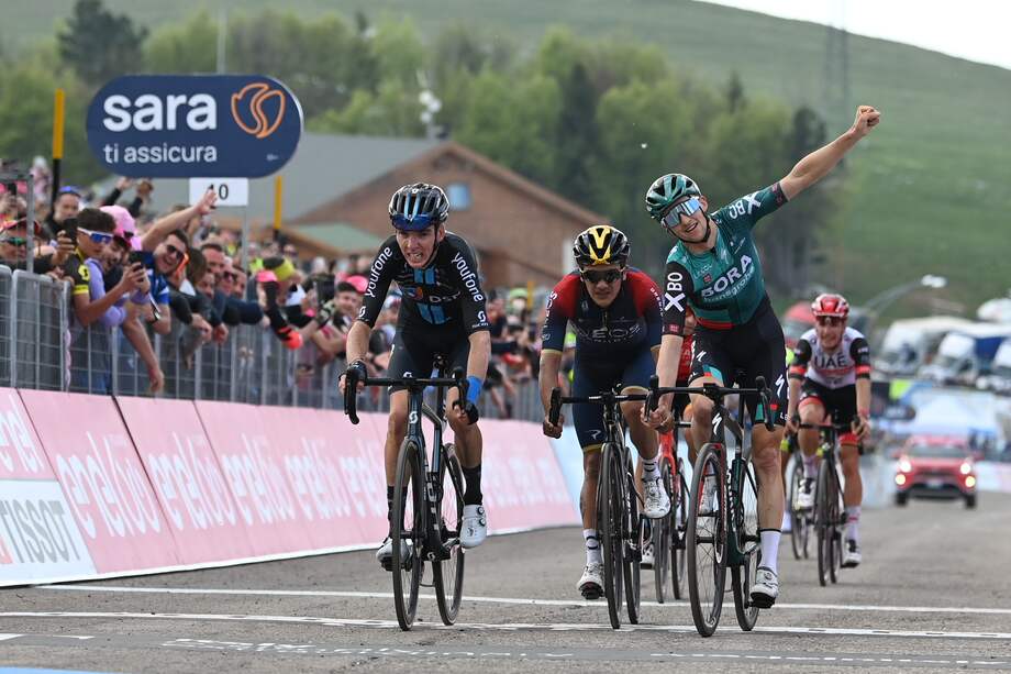 El australiano Jai Hindley ganó este domingo la novena etapa del Giro de Italia.