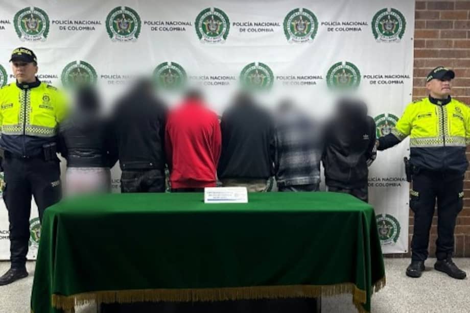 Cinco menores, de entre 14 y 17 años, fueron capturados tras intentar robar un vehículo en el barrio Bellavista, en la localidad de San Cristóbal. Durante el operativo, una sexta persona, mayor de edad, fue capturada.