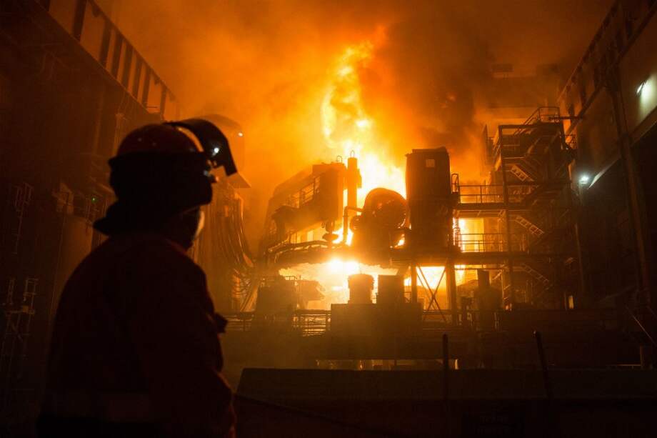 Los volúmenes de mineral de hierro negociados en la Bolsa de Materias Primas de Dalián han crecido más de 400%. /Bloomberg