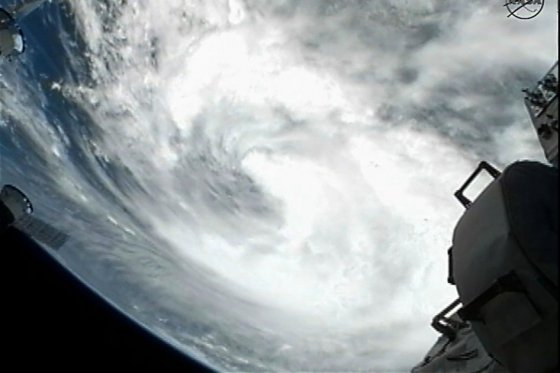 Descubren agua en la atmósfera de un exoplaneta del tamaño de Neptuno ...