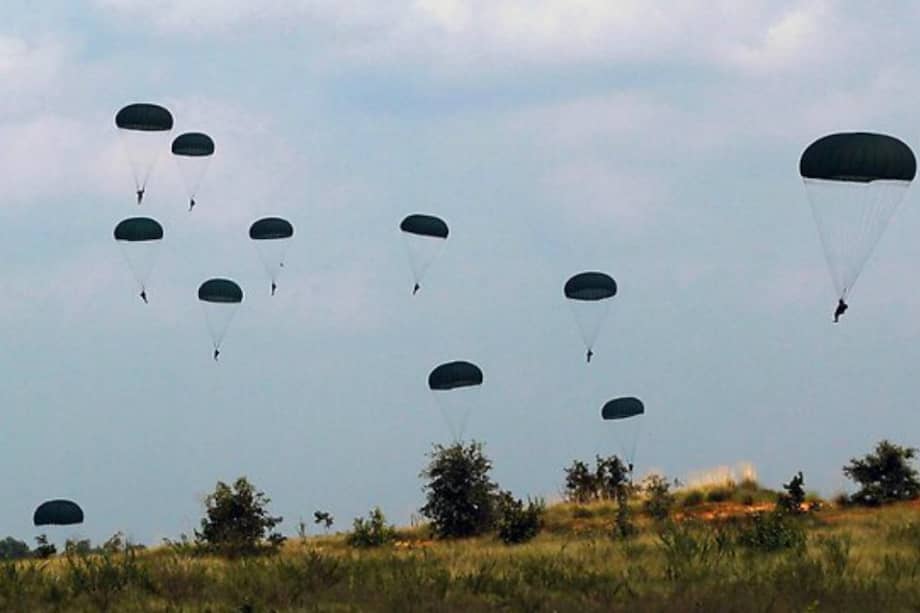Muere paracaidista intentando establecer un récord