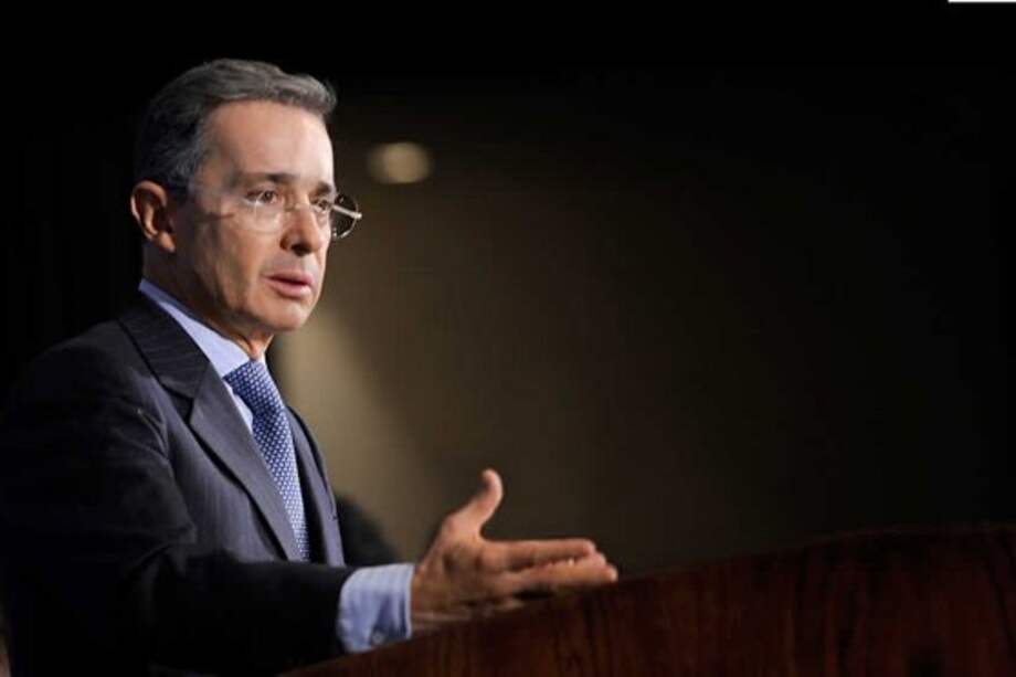 Uribe propone convención para escoger candidato presidencial del Centro Democrático