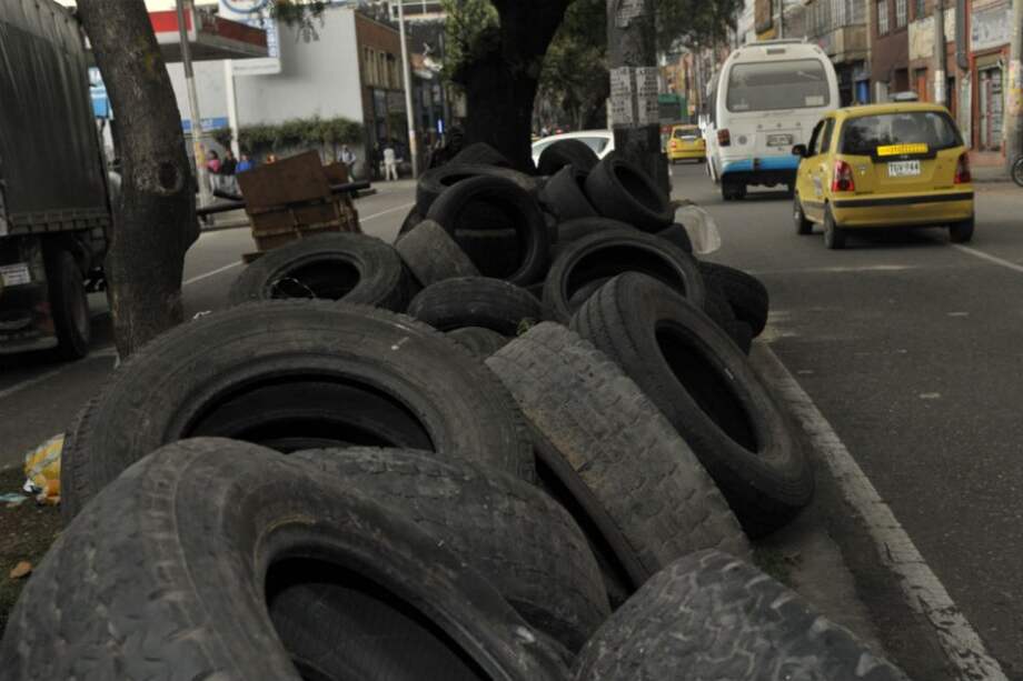 Depósito irregular de llantas en Bogotá /Pamela Aristizábal El Espectador