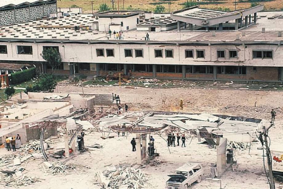 Sede de El Espectador en la avenida 68 de Bogotá, tras la explosión del camión bomba del 2 de septiembre de 1989.
