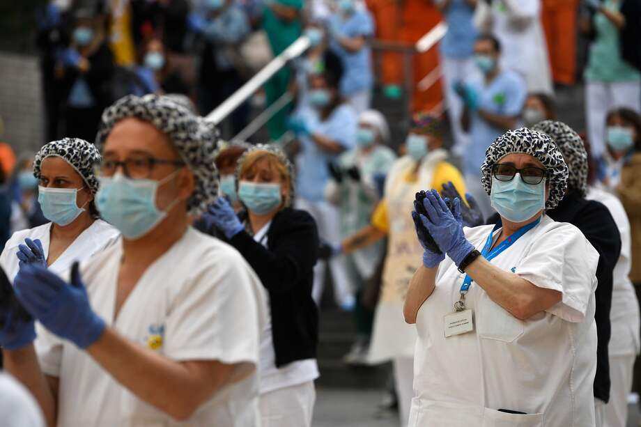 Durante los últimos días médicos españoles han salido a protestar contra el gobierno.