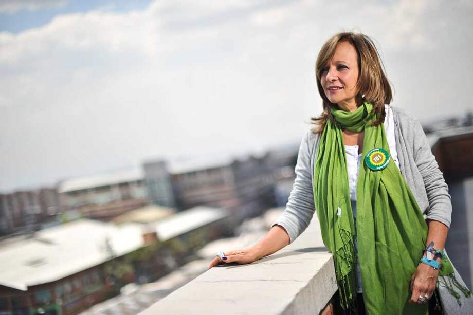 La representante Ángela Robledo ha pedido a quienes aspiran a ser el candidato de la Alianza Verde hacer un compromiso de no alianza con Uribe. / Luis Ángel