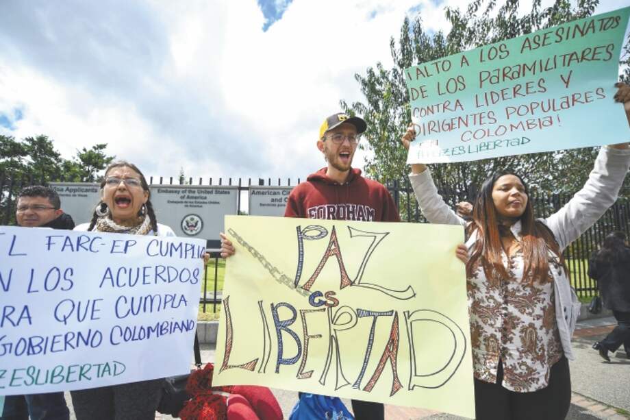 Familiares de miembros de las Farc en prisión protestan para que se aplique la ley de amnistía. / AFP
