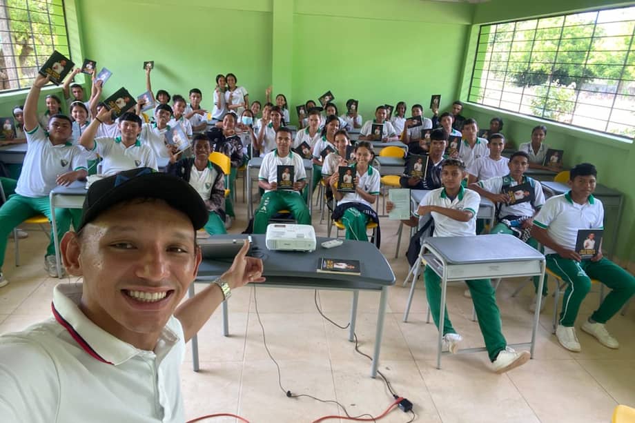 Joshue Castellanos Paternina figura entre los 50 finalistas del Global Teacher Prize, uno de los reconocimientos internacionales más importantes para docentes.