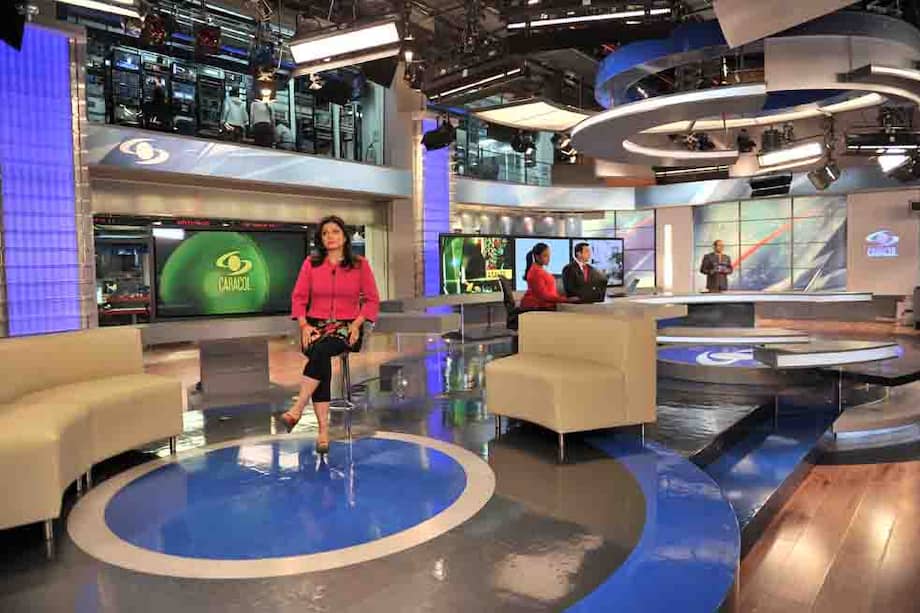 Este es el nuevo set de Noticias Caracol, cuya renovación tomó casi un año. / David Campuzano