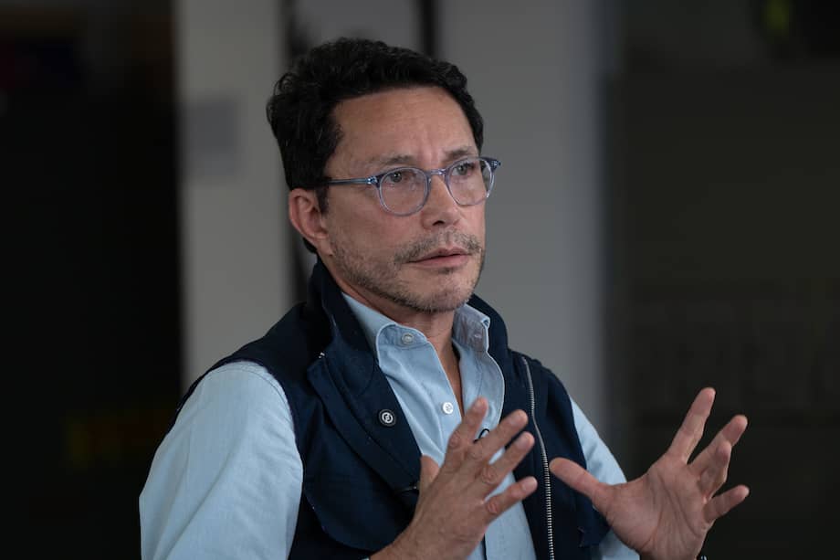El excandidato presidencial Carlos Eduardo Caicedo Omar afronta una denuncia por presunto abuso sexual contra una niña de ocho años, por hechos que habrían ocurrido en 2023.