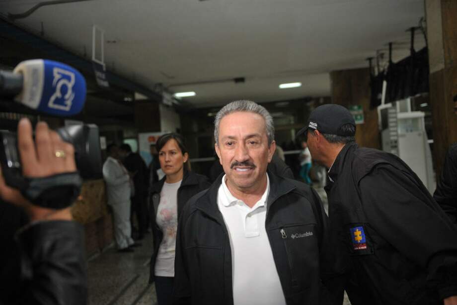Coronel (r) de la Policía, Hugo Aguilar Naranjo, a su llegada a los juzgados de Paloquemao el pasado jueves 22 de febrero. / Gustavo Torrijos