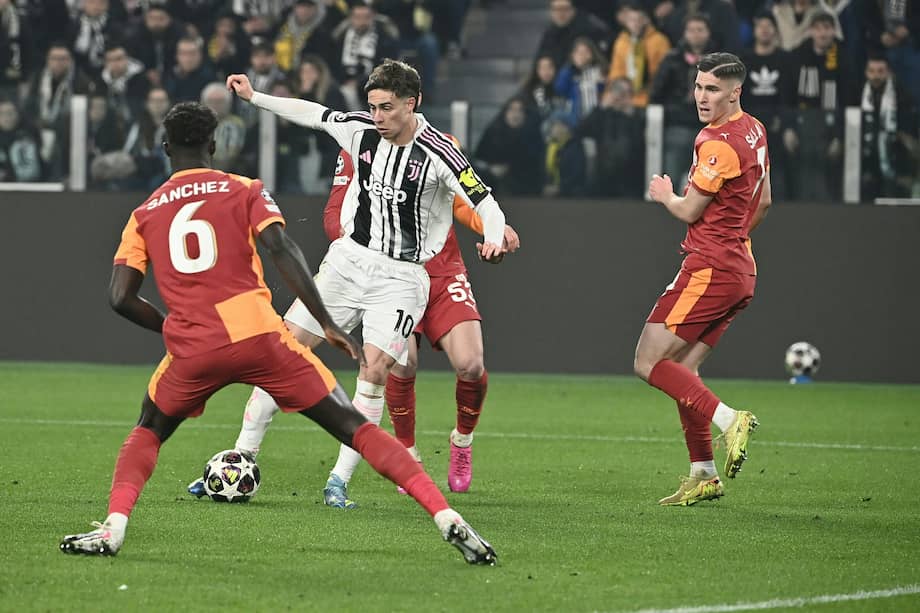 El defensor colombiano Dávinson Sánchez jugó los 210 minutos que duró la serie entre Galatasaray y Juventus.
