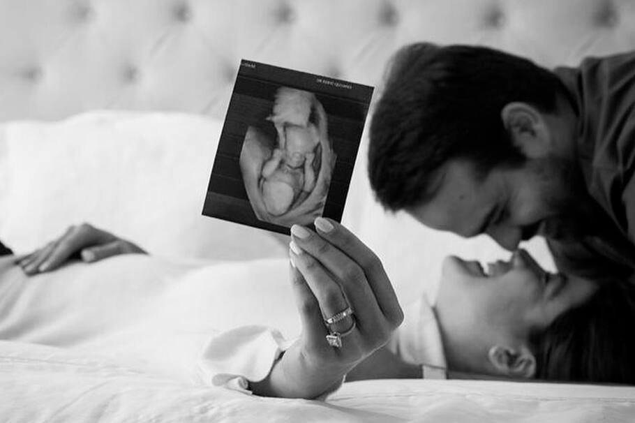 La presentadora de ´Noticias RCN´, Andrea Jaramillo y su esposo, Felipe Restrepo, anunciaron que esperan a su primogénito.