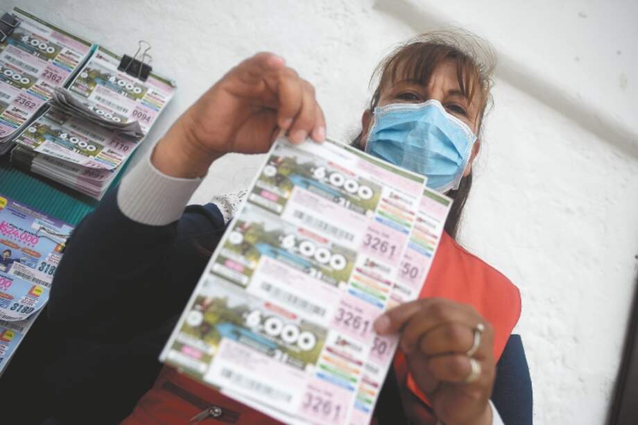 Sofía Ovalle trabaja vendiendo lotería en la plaza principal de Tunja desde hace 22 años.