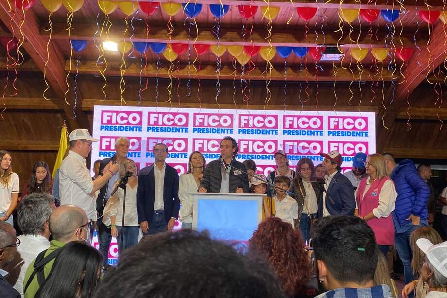 Federico Gutiérrez, candidato presidencial del Equipo por Colombia, en su sede de campaña al norte de Bogotá.