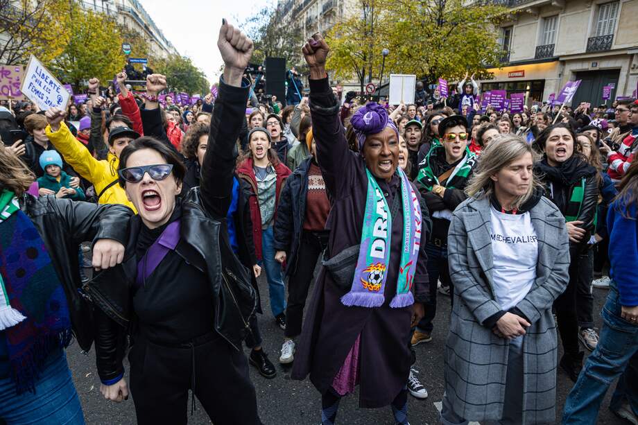 Algunas defensoras de los derechos de las mujeres, lideradas por el movimiento feminista Nous Toutes, participaron de las marchas en contra de la violencia de género en París.