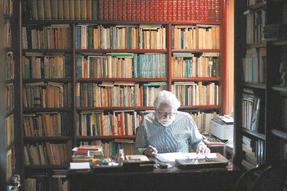 Con frecuencia, Carlos Gaviria llamaba a sus colaboradores de urgencia a su despacho: “Es hora de leer poesía”, les decía. Y leían, “hasta que sintiéramos que cualquier lucha era posible. /Archivo El Espectador