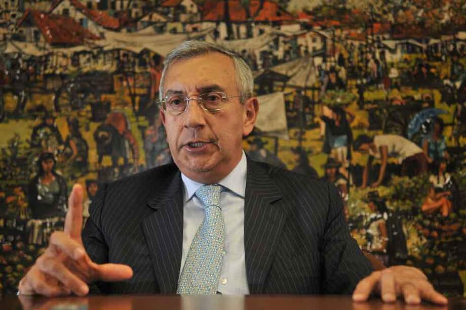 El ministro de Agricultura, Francisco Estupiñán, explicó los alcances del decreto