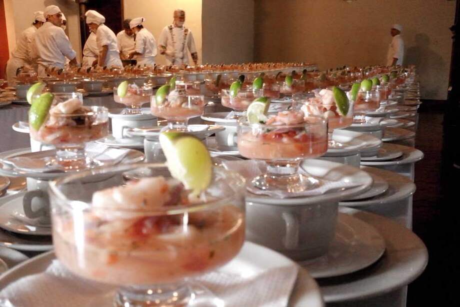 Durante el primer día del festival gastronómico, chefs ecuatorianos y aprendices de Popayán prepararon cerca de 700 ceviches. / El Espectador