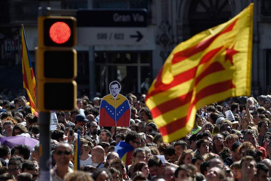 Manifestaciones en Cataluña a favor de votar el referendo independentista del domingo, declarado ilegal. / AFP