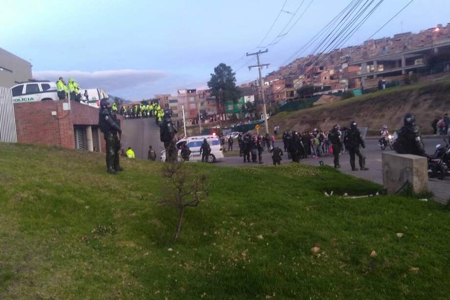 Familiares de los reclusos piden ayuda a la Personería de Bogotá.