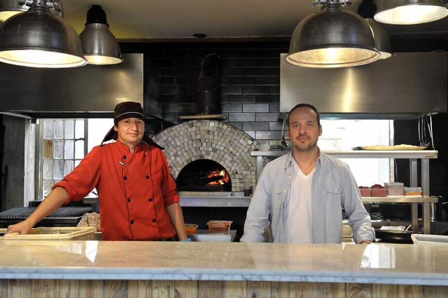José H. Martínez, chef operativo, y Nicolás Galvis, chef ejecutivo de Rural. / Gustavo Torrijos