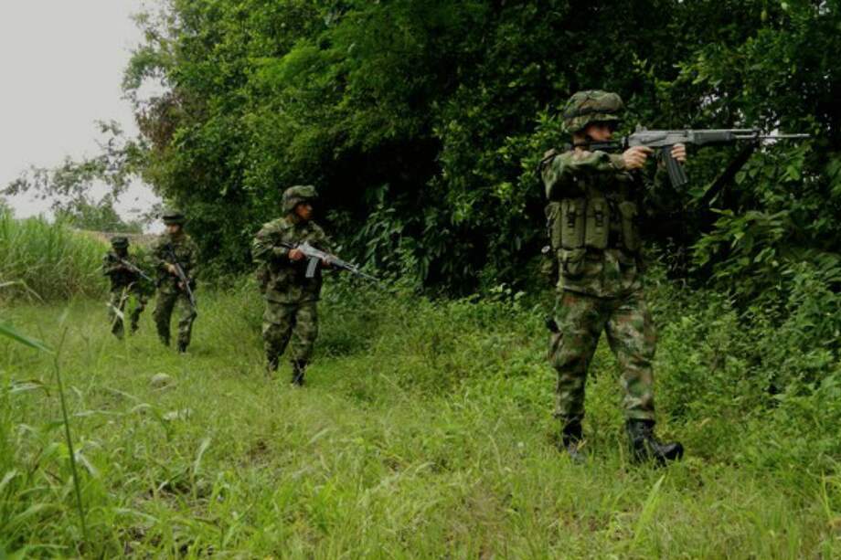 Dos soldados y cinco guerrilleros muertos en combates en Meta