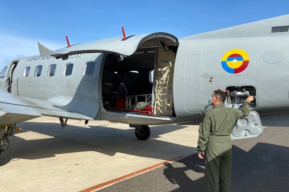 En el "nuevo ejercicio combinado de entrenamiento" participarán aeronaves de la Fuerza Aérea de EE.UU., embarcaciones de la Armada de Estados Unidos y aviones de la FAC / Foto de referencia. Twitter FAC