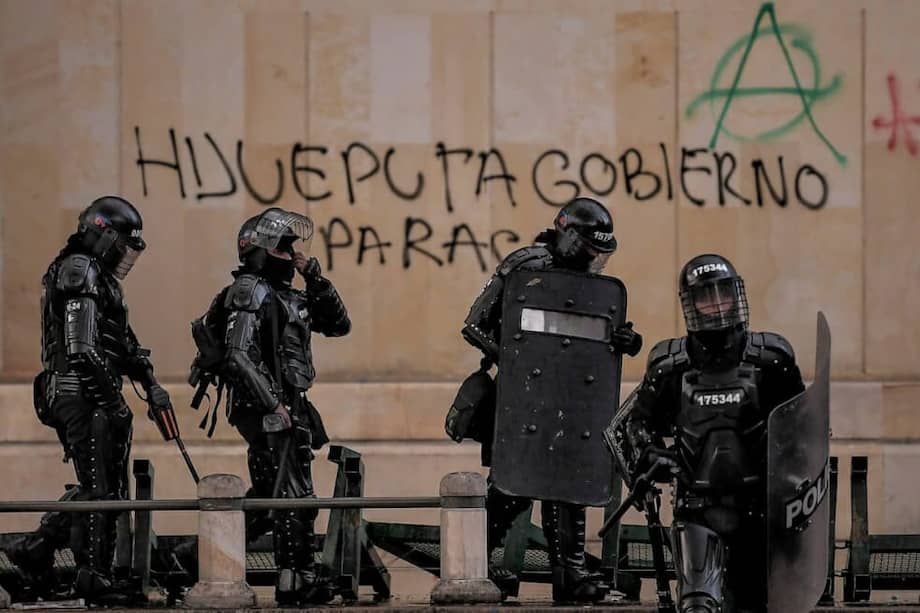 La FLIP hizo un llamado a la Policía Nacional para que "se abstenga de hacer solicitudes a medios que vulneren los derechos a la libertad de expresión y de información". / Mauricio Alvarado - El Espectador