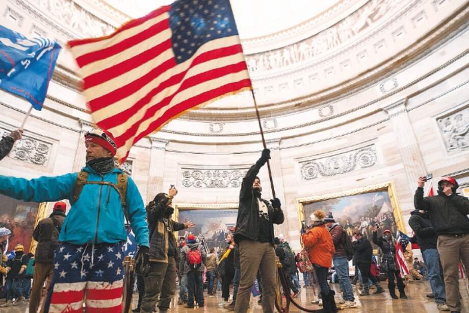 Los seguidores de Trump en la rotonda del Capitolio en Washington.