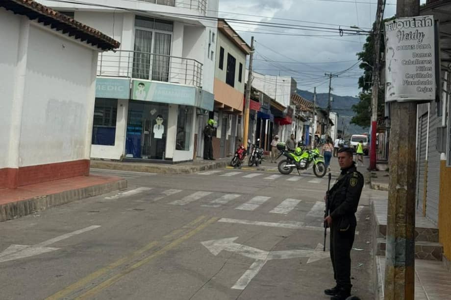 Varios sujetos interceptaron al subgerente de la entidad financiera y lo obligaron a ingresar a la sede llevando un supuesto explosivo.