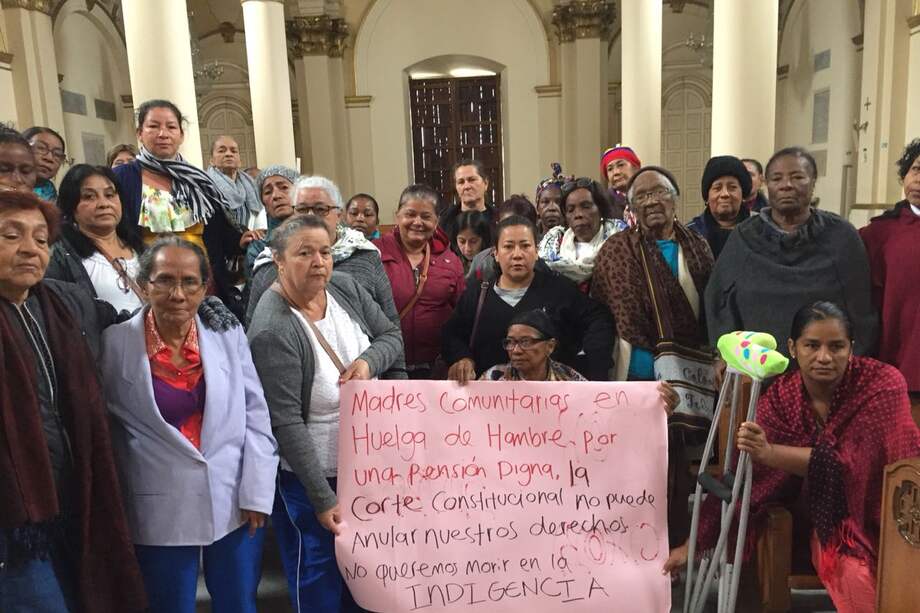 Las madres comunitarias se instalaron desde hoy en la Catedral Primada de Bogotá. / Archivo particular