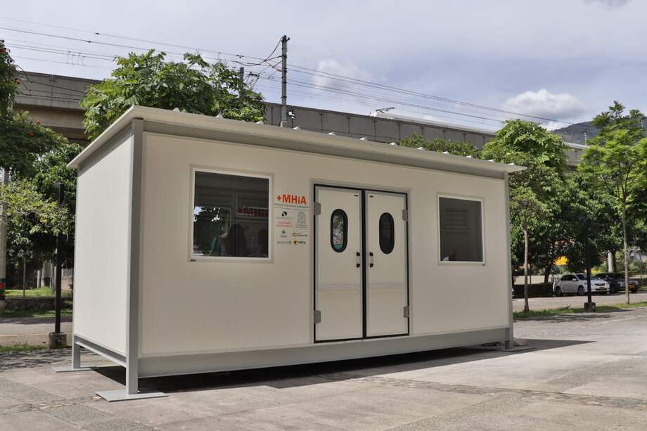 El modelo de exhibición instalado permite la prueba de operación de dos unidades de cuidado intensivo, aunque el dispositivo está diseñado para capacidad de hasta 16 UCIs.