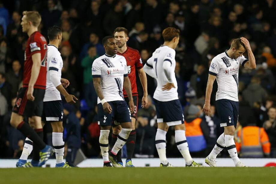 Tottenham quedó con 69 puntos, a 7 del Leicester. / AFP