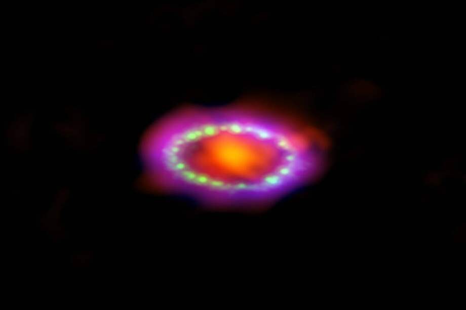 Astrónomos han identificado una 1.800 nuevas supernovas en el universo distante / Pixabay