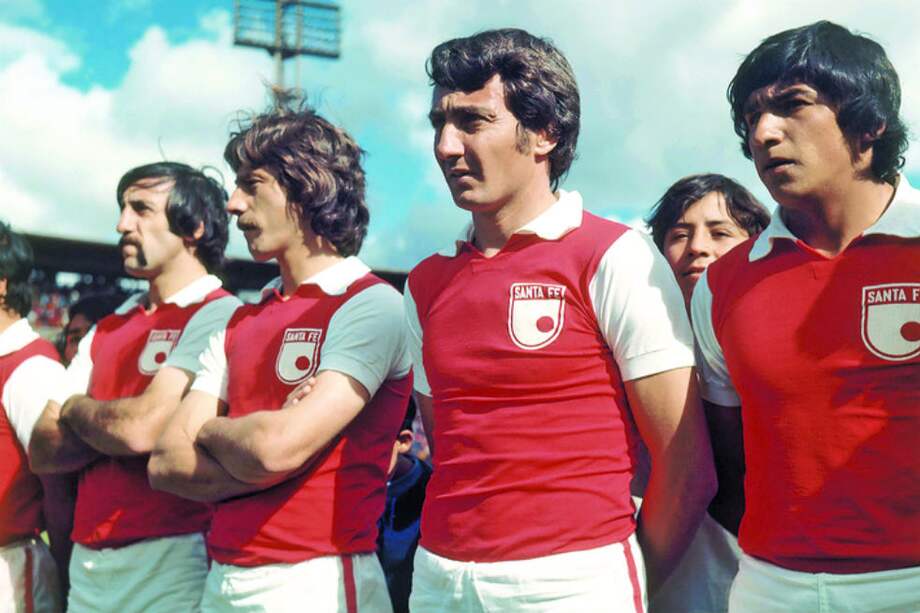 El argentino (segundo de derecha a izquierda) fue campeón con Santa Fe en 1975. /El Espectador