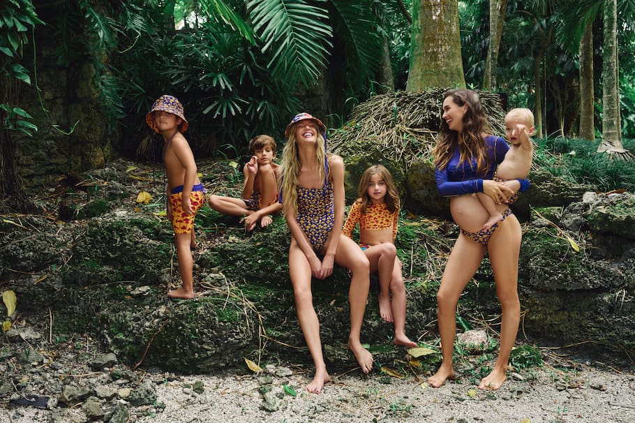 Dive into a world of wonder"
La nueva coleccion de Tropic of C x Agua Bendita