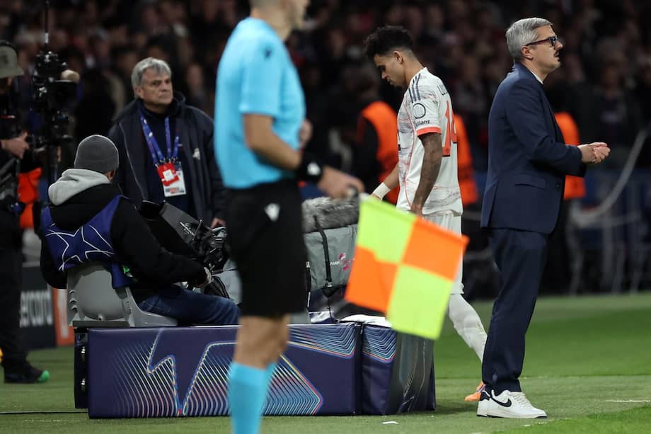 Luis Díaz, expulsado en París.