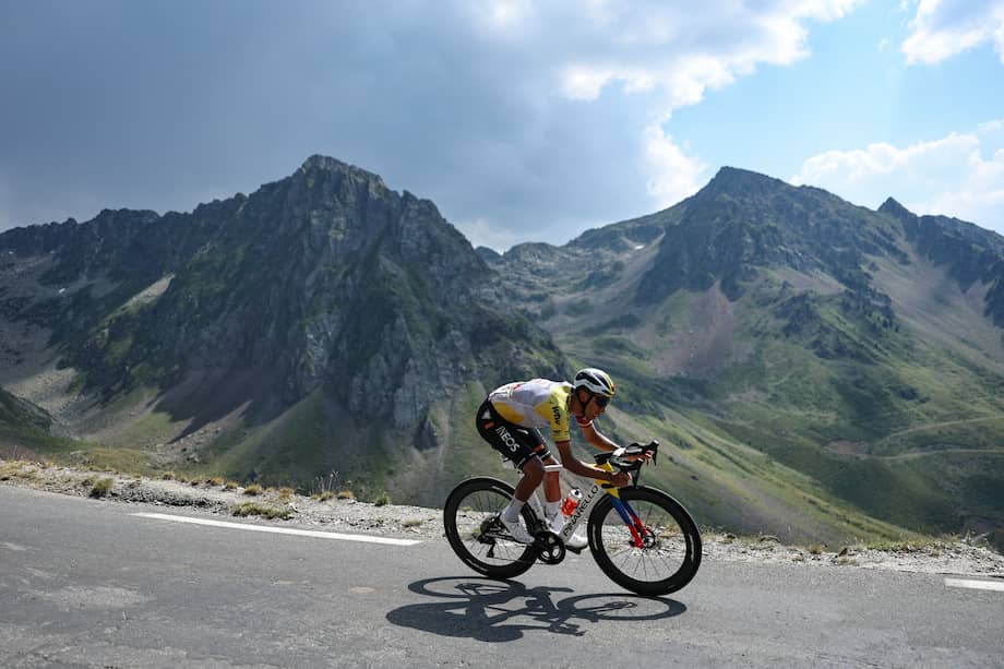 La última semana del Tour de Francia concentra cinco jornadas de alta montaña. Mientras Tadej Pogacar acaricia un nuevo título, Egan Bernal, Einer Rubio y Harold Tejada esperan salvar la carrera con una victoria de etapa.
